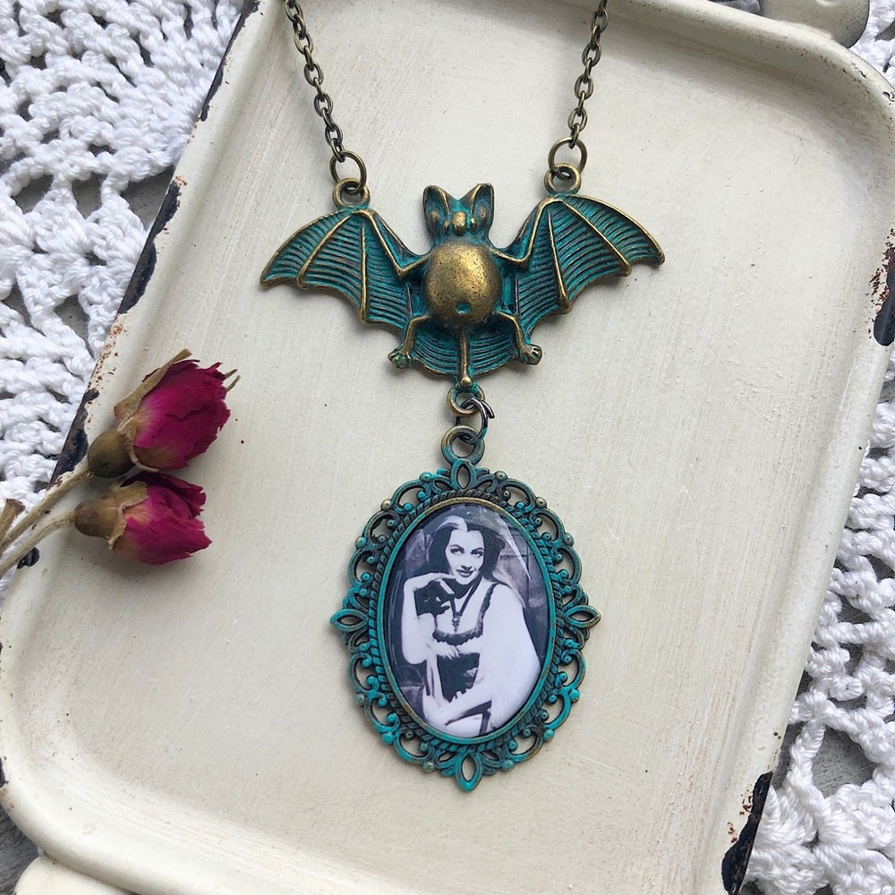 Lily Munster Bat Necklace🦇Gothic•Halloween - Picture 3 of 4
